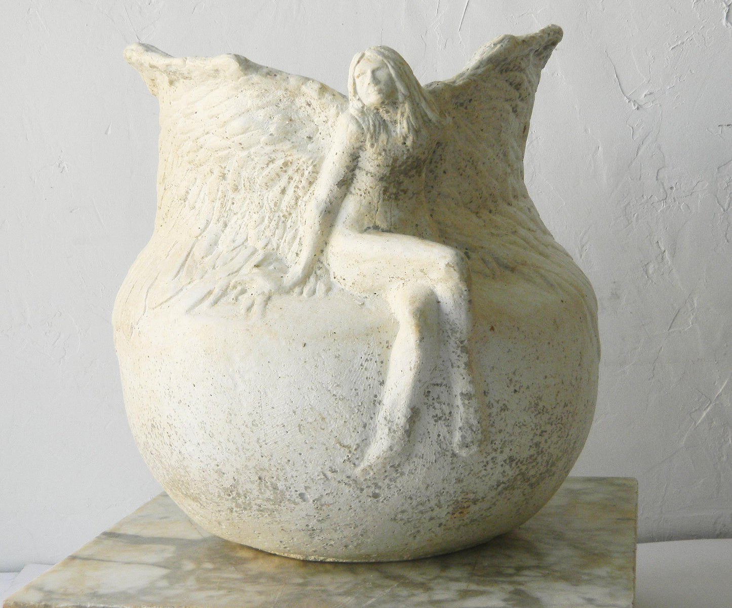 Seated Angel Pot